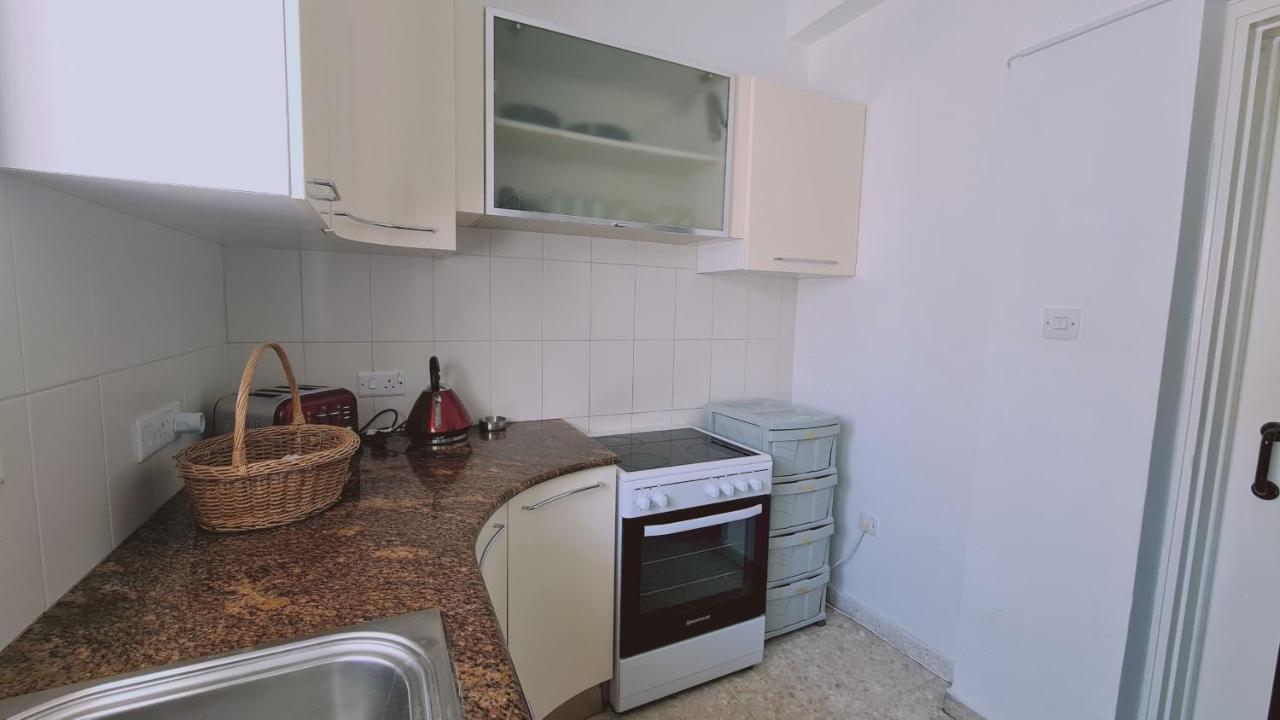 Stay Antique Apartment Larnaca Luaran gambar